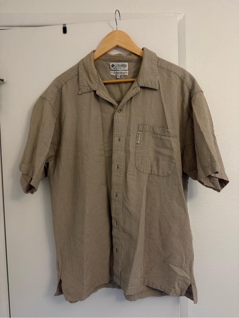Columbia Men's Short Sleeve Button-Up Shirt in Light Brown Check